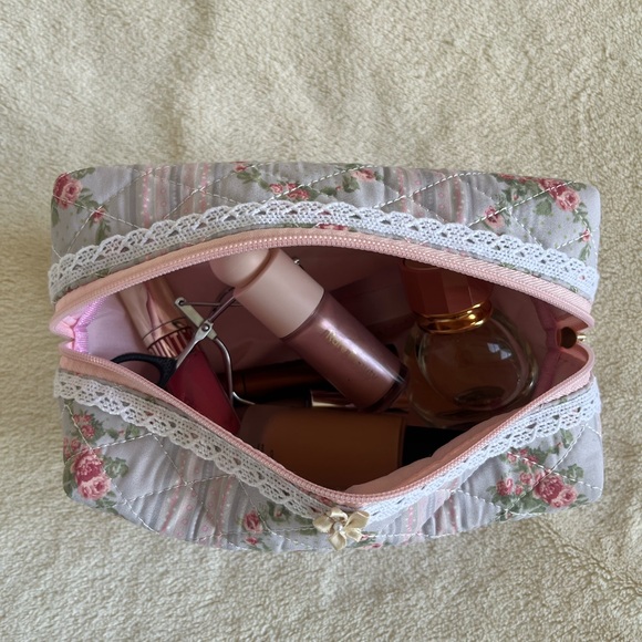 makeup/skincare bag - Picture 4 of 6